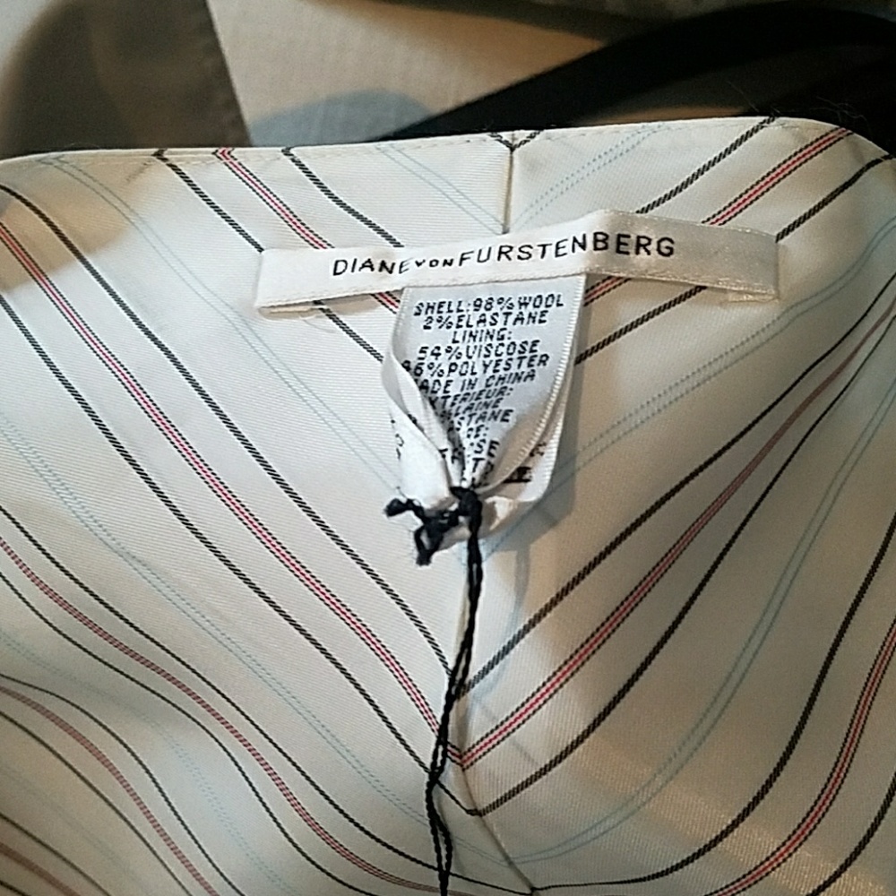 Suit - Picture 3 of 6